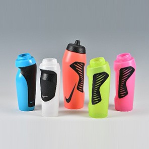 NIKE水壺全自動糢內貼(tie)標吹塑機